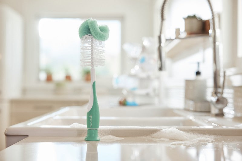 Munchkin Baby Newborn Bottle Valve and Teat Brush Cleaning